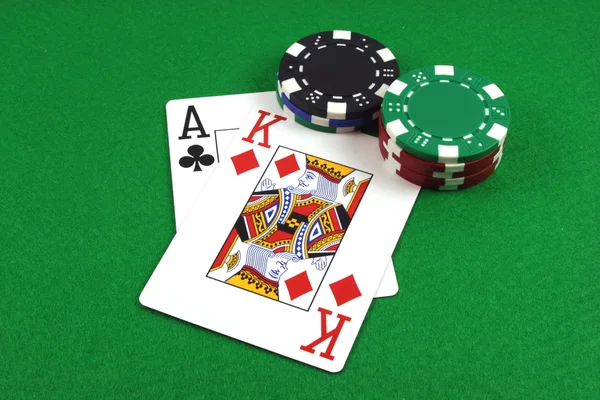 Outwitting the Veteran: Tactical Poker Strategies to Overcome a Seasoned Player’s Expertise