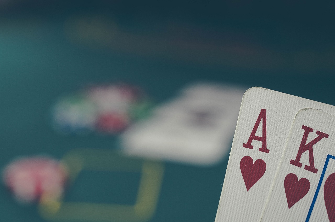 Straight vs. Flush: Decoding the Battle of Poker Hands