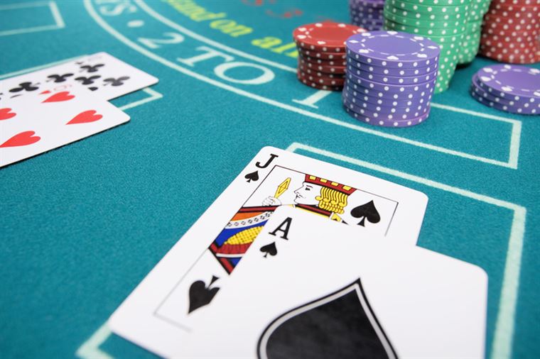 The Evolution of Online Gambling: From the 90s to Today